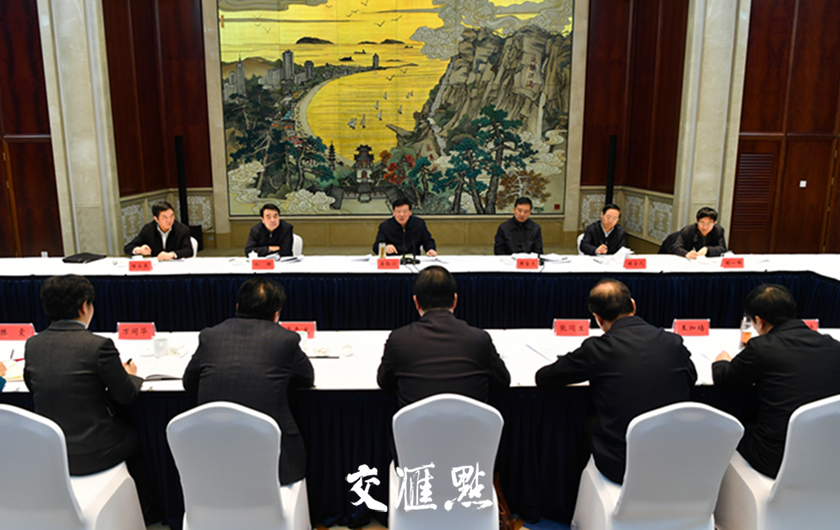 婁勤儉聽取連云港工作匯報。